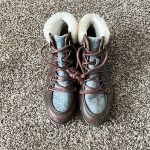 Sorel boot with wool